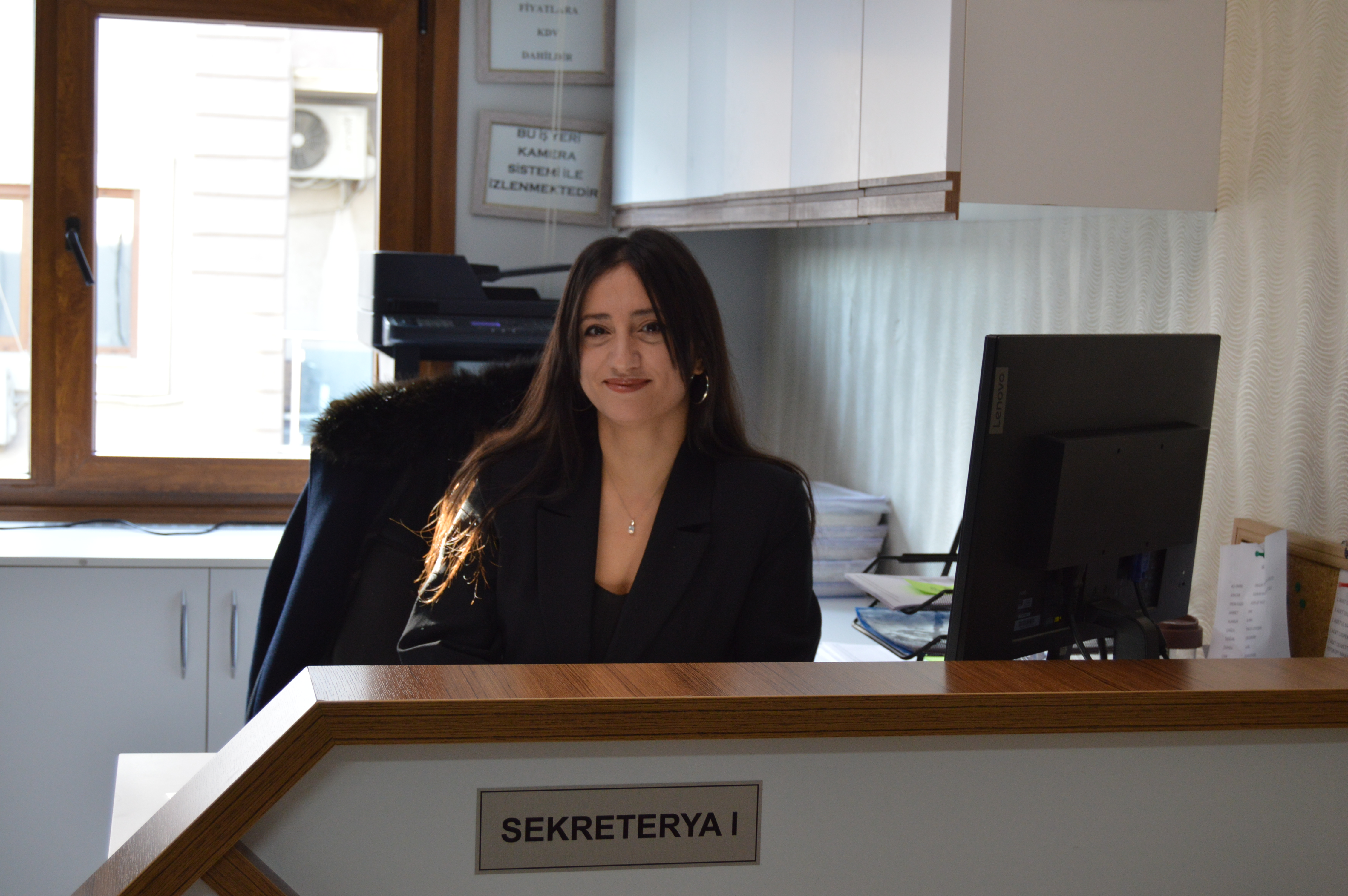 Emel Öztürk - SEKRETERYA